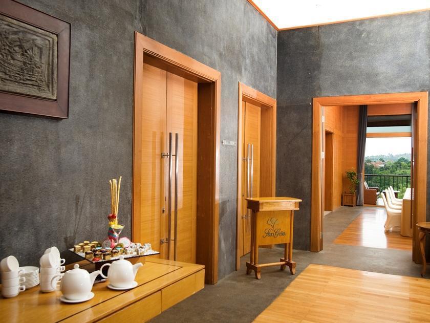 Sangria Resort And Spa Lembang Buitenkant foto